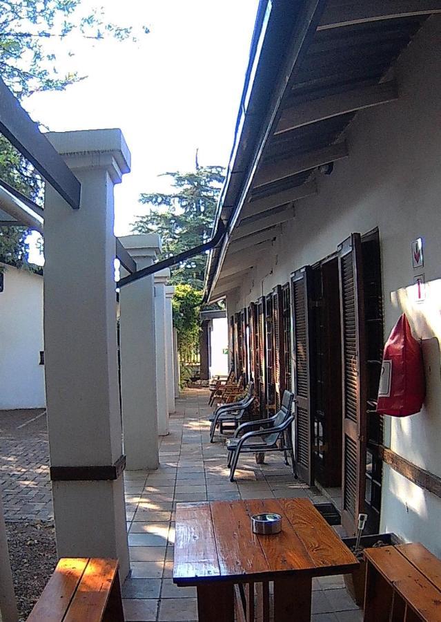 Kuru-Kuru Guesthouse Kuruman Exterior photo