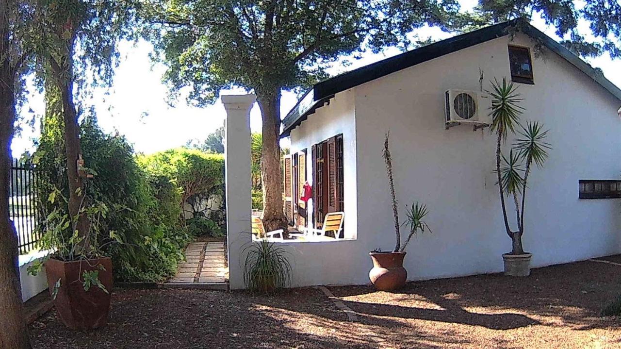 Kuru-Kuru Guesthouse Kuruman Exterior photo